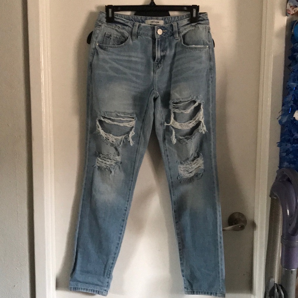 Boyfriend style, washed out ripped Jeans.